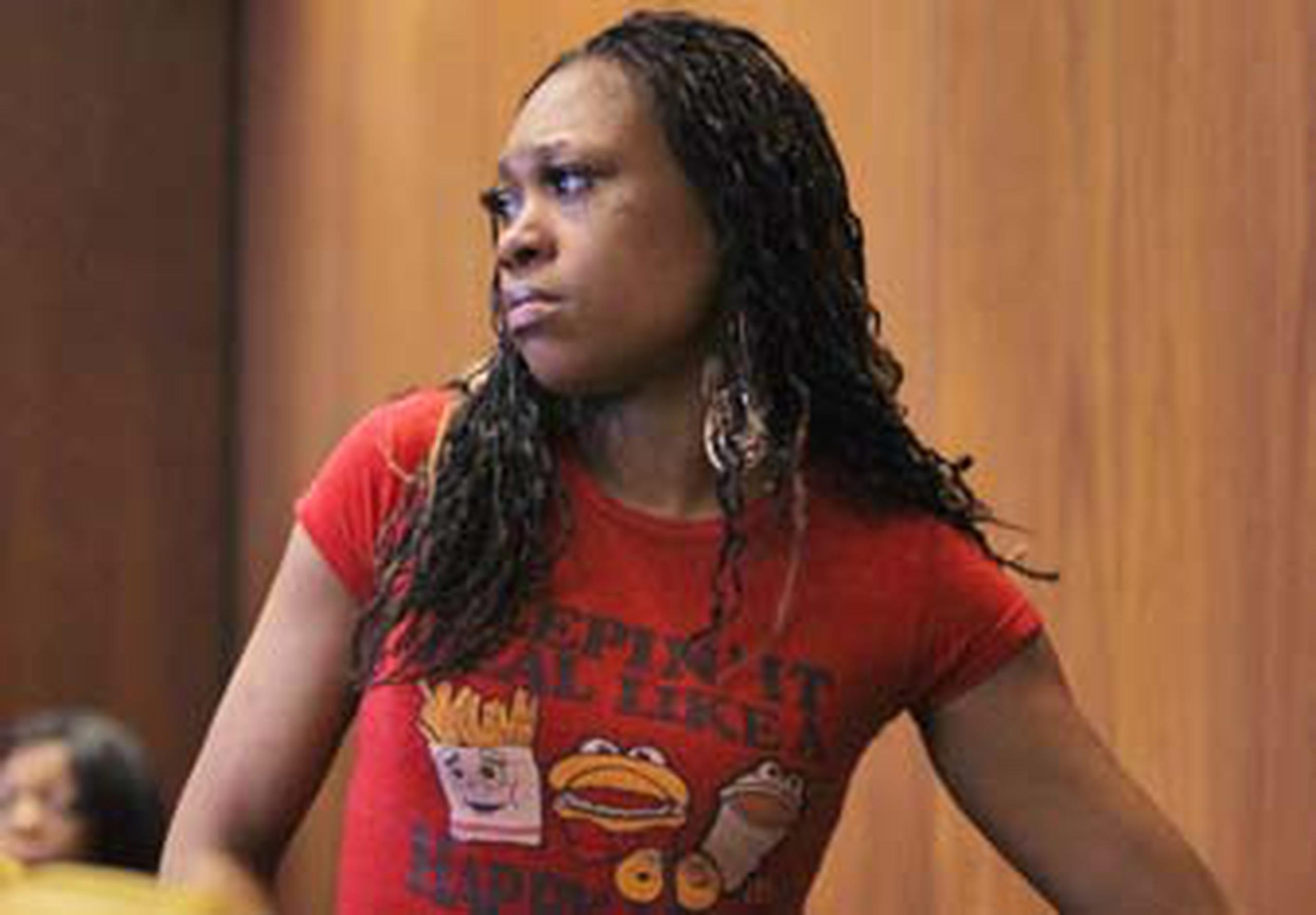 AP / Kisha Curtis no acepta los cargos de maltrato que se impusieron.