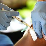 Honduras comienza a aplicar la vacuna bivalente a su personal sanitario 