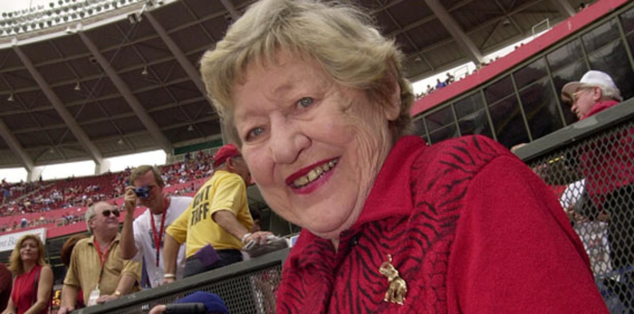Marge Schott fue suspendida por un año y multada por $25,000 por el comité ejecutivo del béisbol por traer “desprestigio y vergüenza” al deporte con su uso repetido de insultos racistas y étnicos. (Archivo)