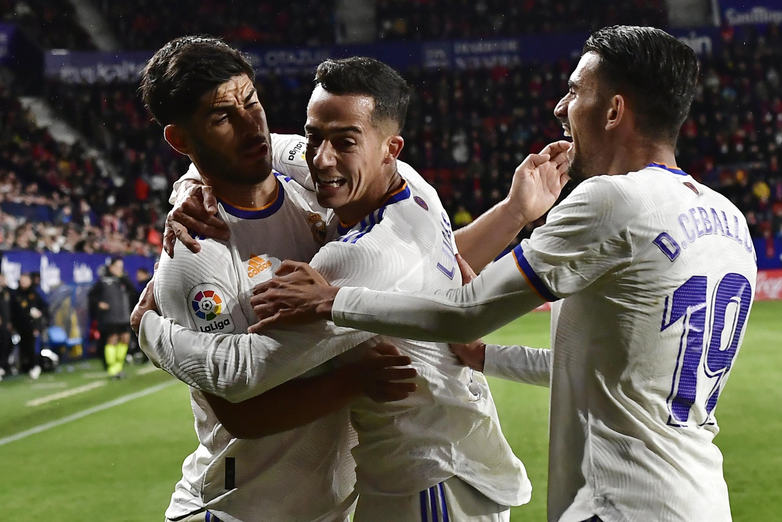 Marco Asensio, Lucas Vazquez y Dani Ceballos celebran después de que Real Madrid sumara un gol en el partido.