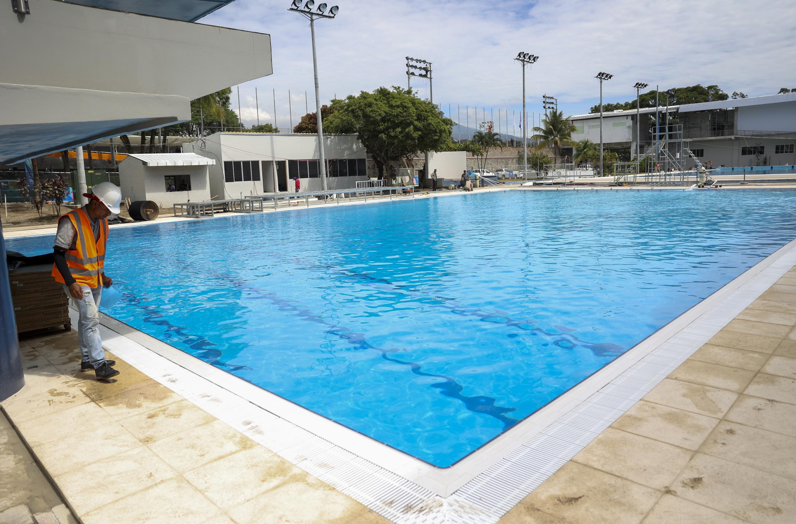 El complicado montaje de los eventos de natación en San Salvador ha traído una cola a la natación boricua.
