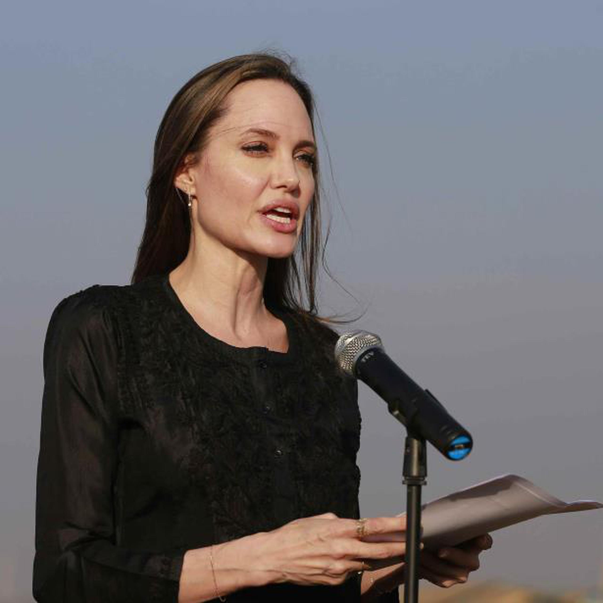 Desde su separación de Brad Pitt hace más de dos años, Angelina Jolie ha estado enfocada en sus seis hijos y su trabajo. (AP)