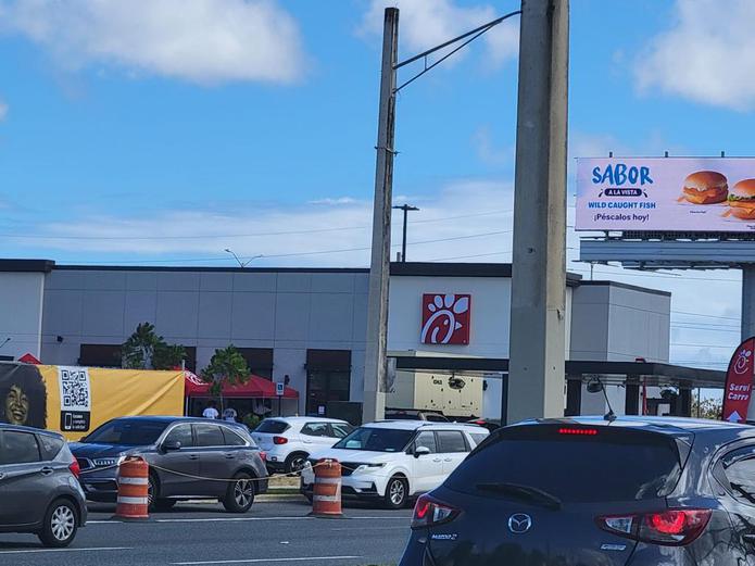 La apertura del restaurante de comida rápida de la cadena Chick-Fil en la avenida Los Filtros en Bayamón ha ocasionado congestión vehicular en esa zona.