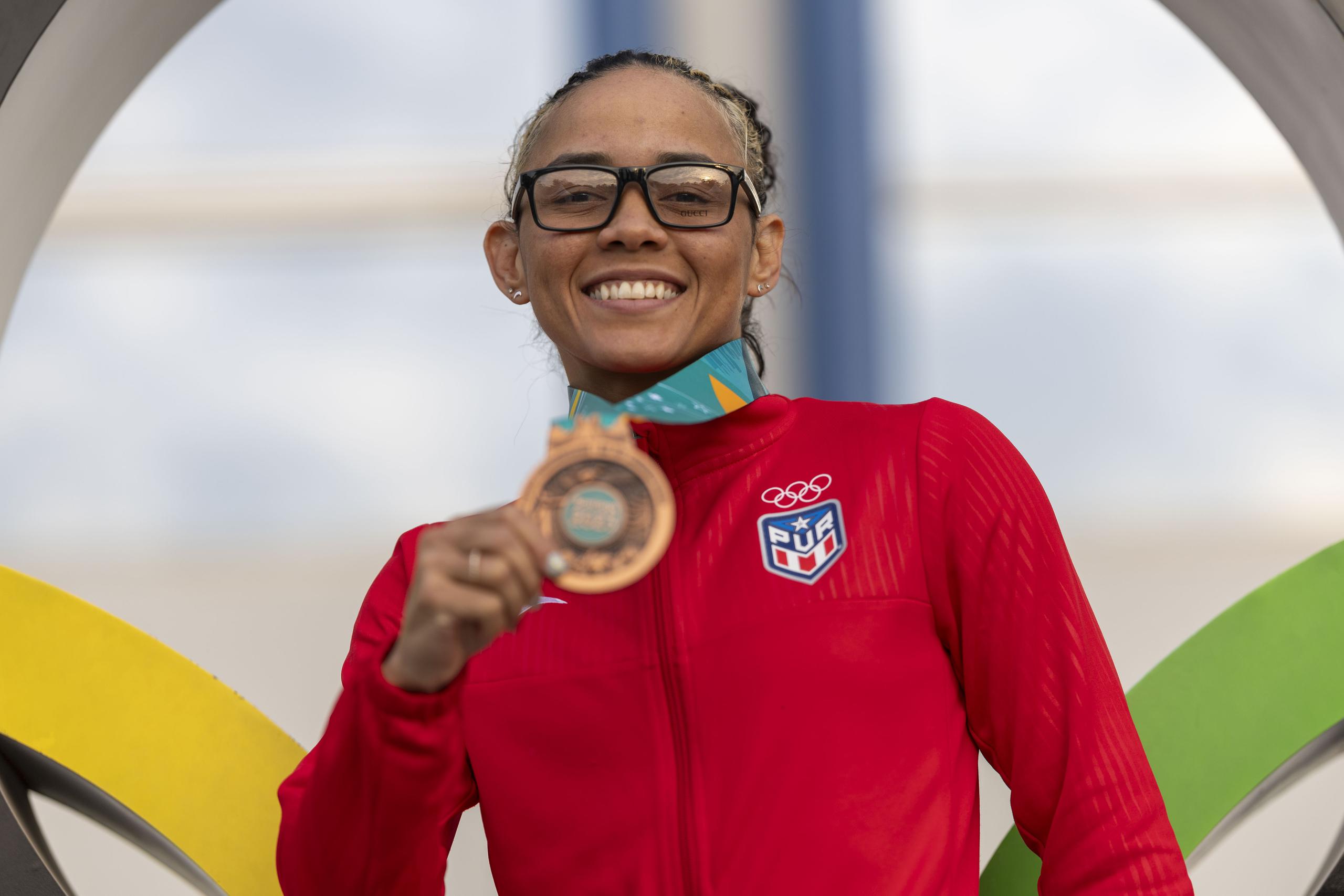 Con su medalla de bronce, la boxeadora Ashleyann Lozada se convirtió en la primera atleta que clasifica a París 2024 con su desempeño en los Juegos Panamericanos Santiago 2024.