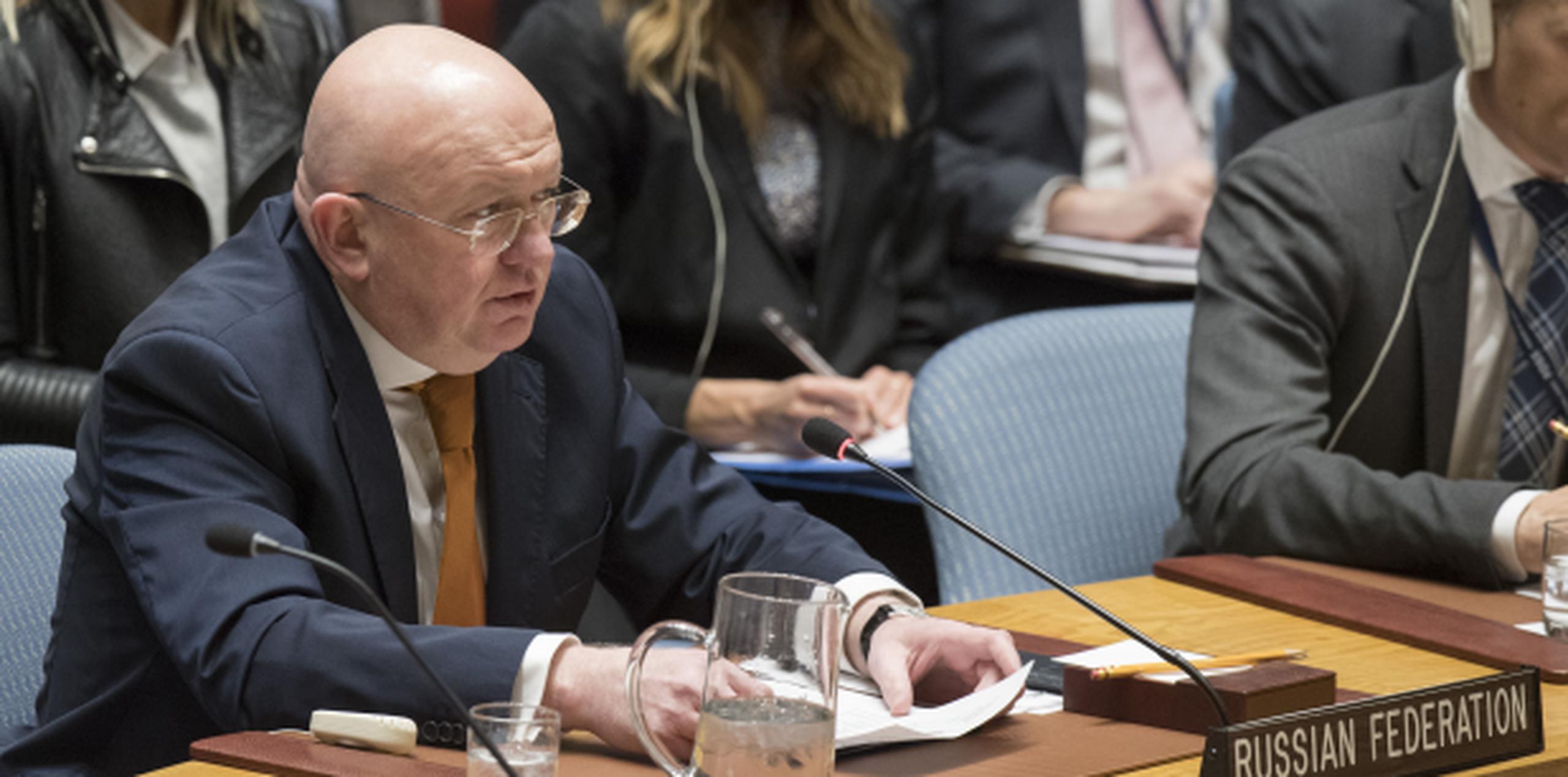 "La situación es muy peligrosa y lo hemos dejado muy claro", dijo Vasili Nebenzia al término de una reunión a puerta cerrada del Consejo de Seguridad de la ONU. (AP)

