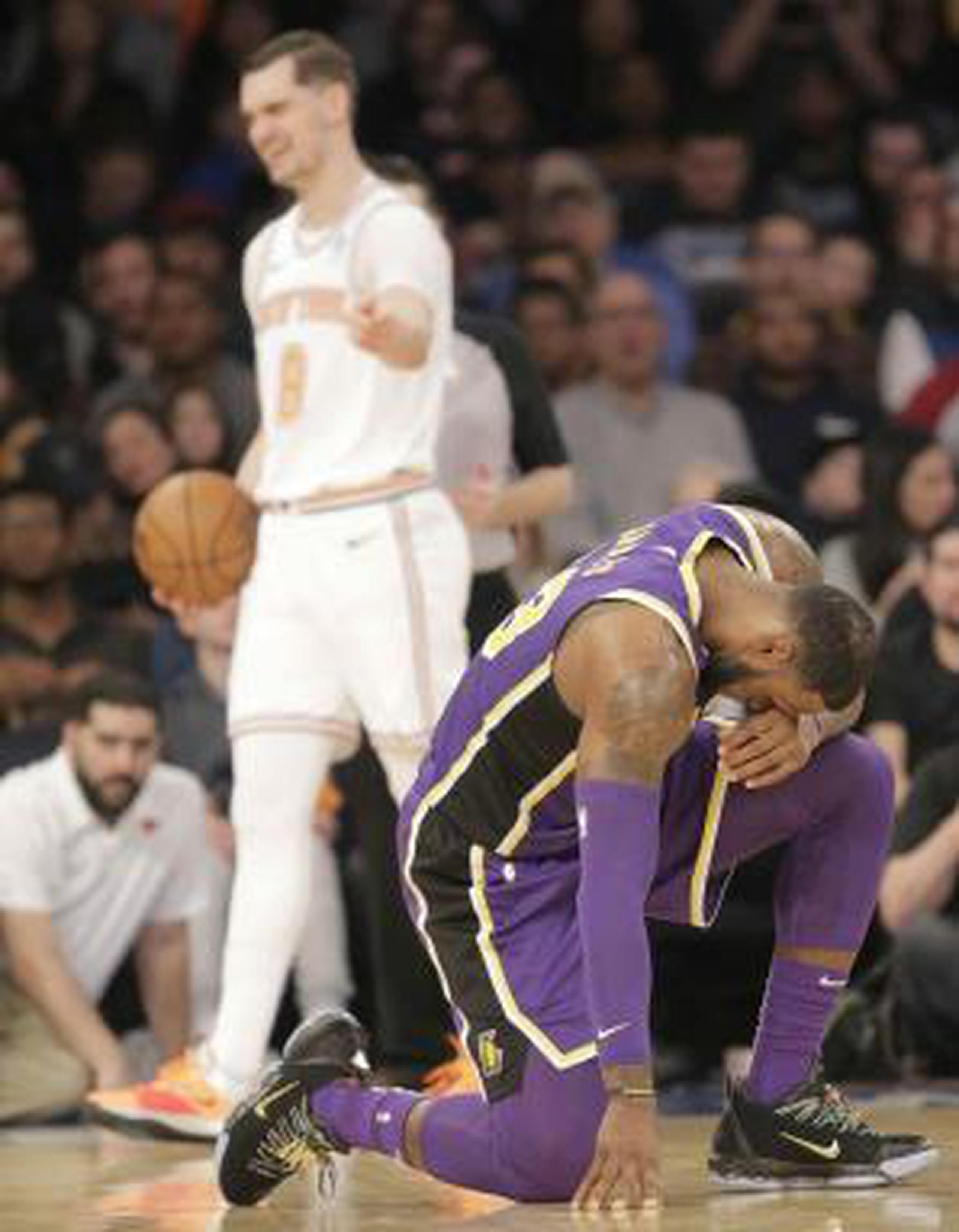 James no pudo transferir el mismo éxito con los Lakers. (AP)