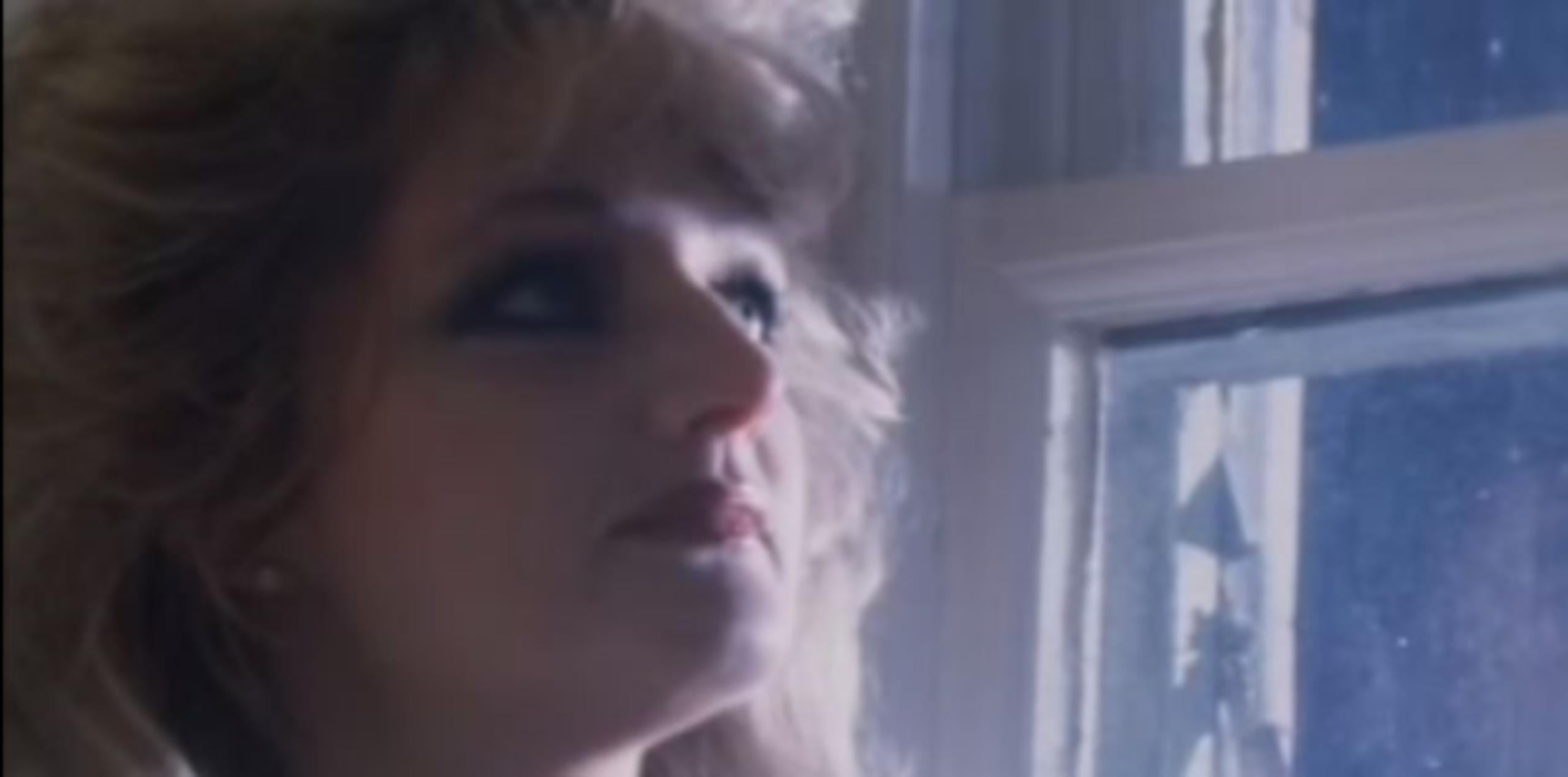El tema “Total Eclipse of the Heart” fue lanzado en el 1983 por Taylor y se convirtió en un éxito mundial. (Captura)