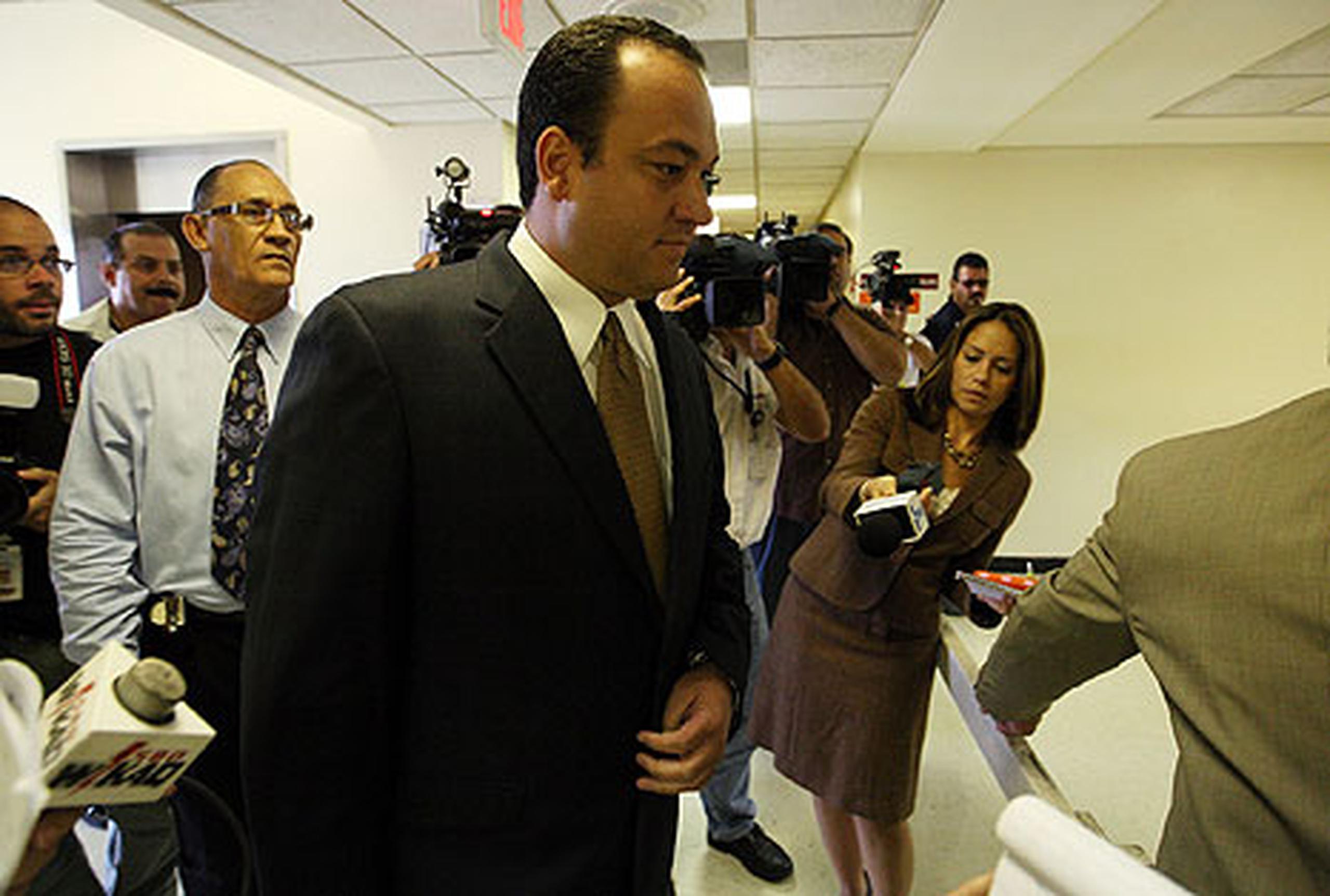 Fianza de 18 mil al Alcalde de Vega Baja tras arresto por cargos de