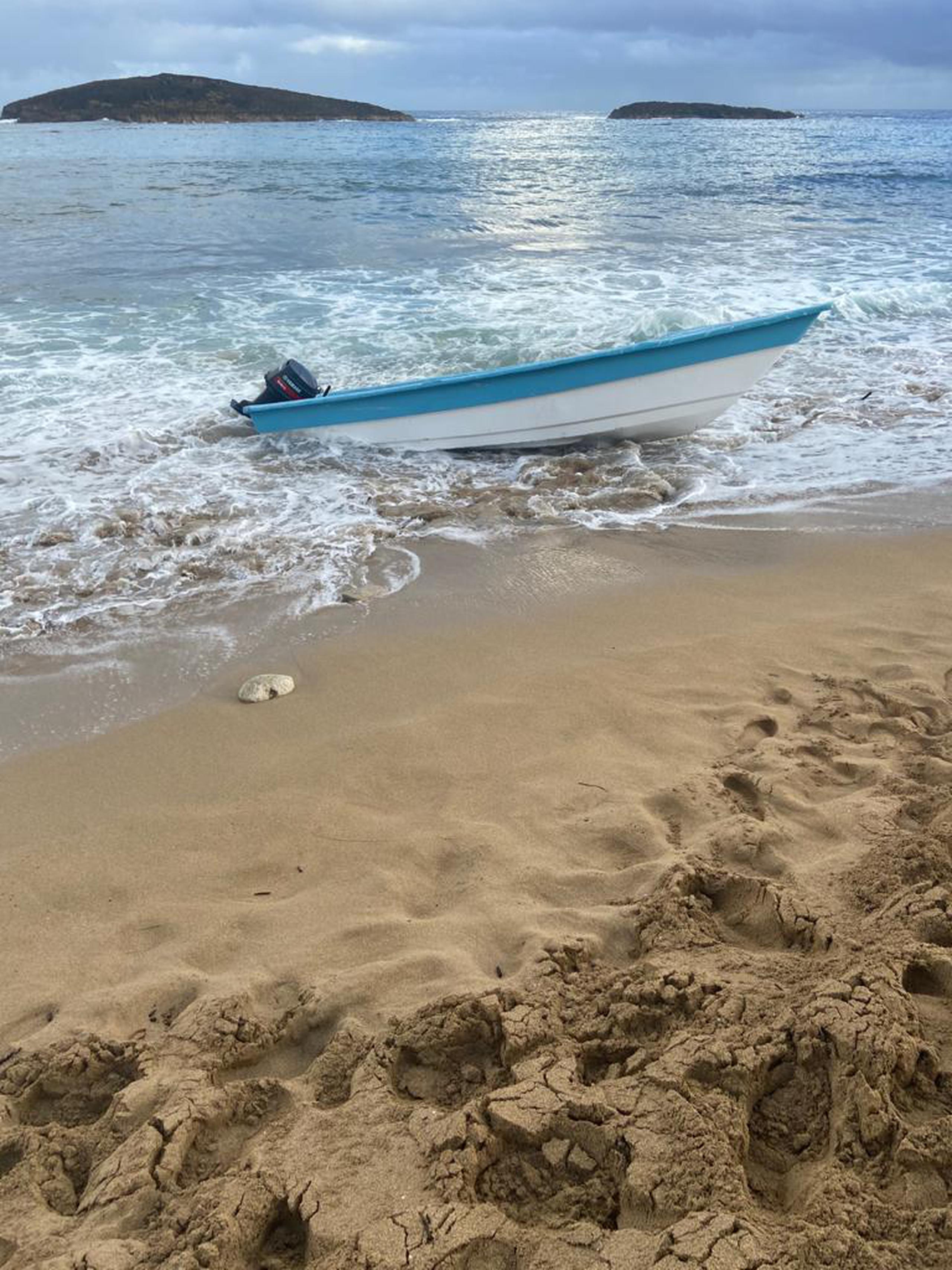 Las autoridades ocuparon una yola de 21 pies de eslora y un cargamento de cocaína a orillas del mar en el barrio Islote, en Arecibo.