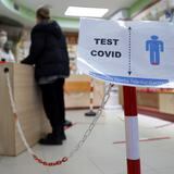 Bajan los contagios por COVID en España, pero aumentan las hospitalizaciones