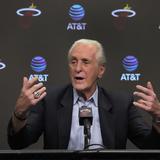 Pat Riley dice que el Heat no está seguro de extender el contrato de Jimmy Butler