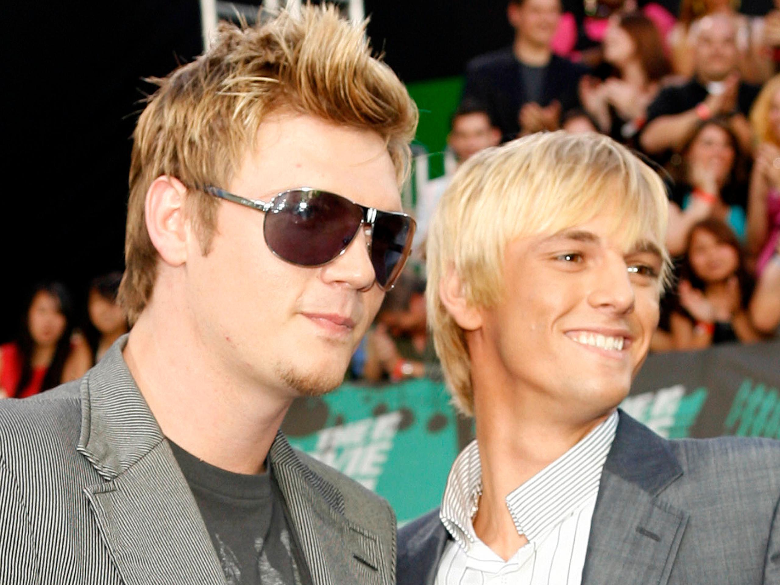 Singers Nick Carter, left, and Aaron Carter arrive for the 2006 MTV Movie Awards in Culver City, Calif., on Saturday, June 3, 2006.  (AP Photo/Matt Sayles)