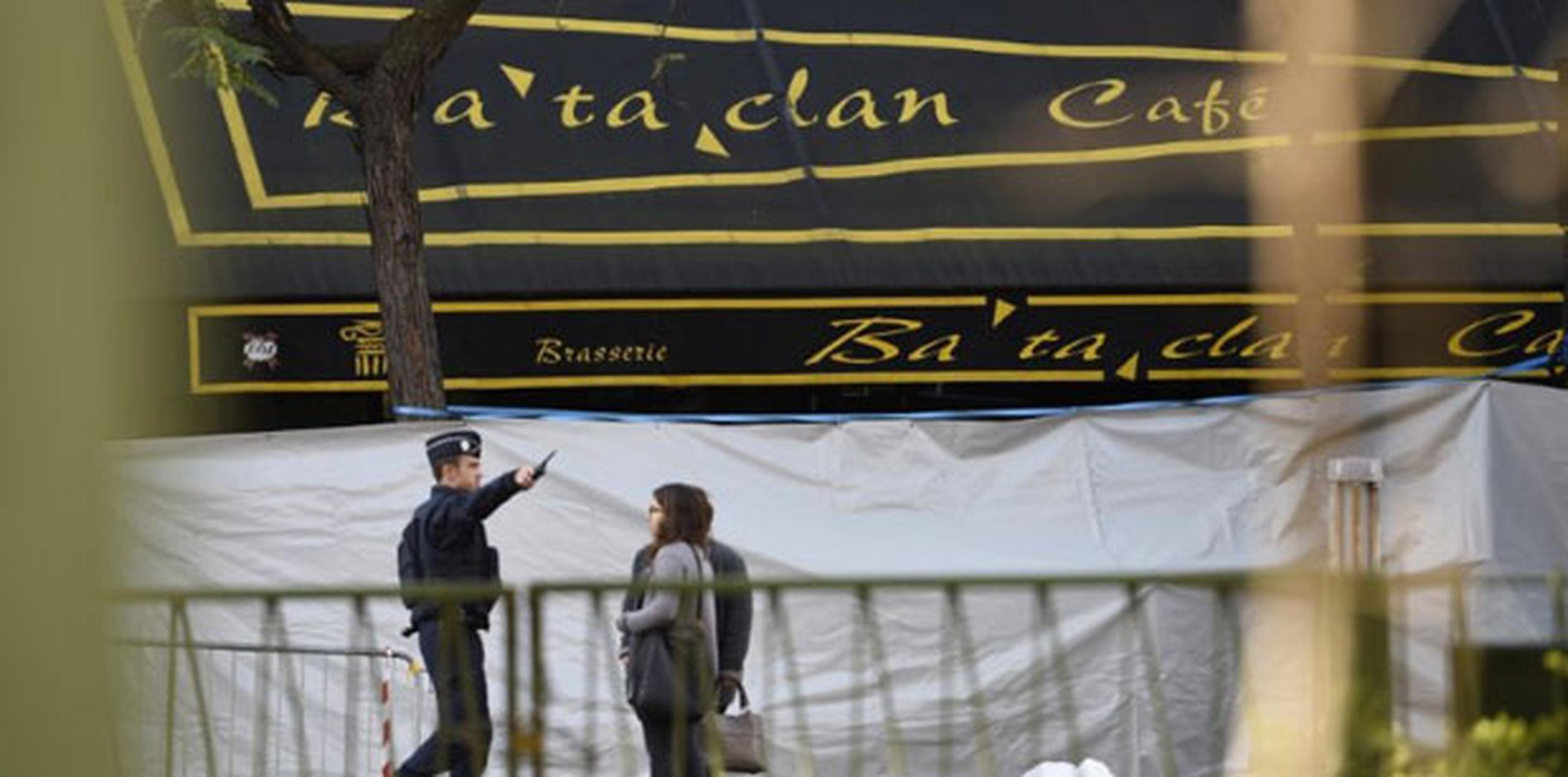 Con al menos 89 víctimas mortales, la sala Bataclan ha sido el lugar que vivió la peor matanza en la cadena de atentados en la capital francesa. (AFP  / MIGUEL MEDINA)