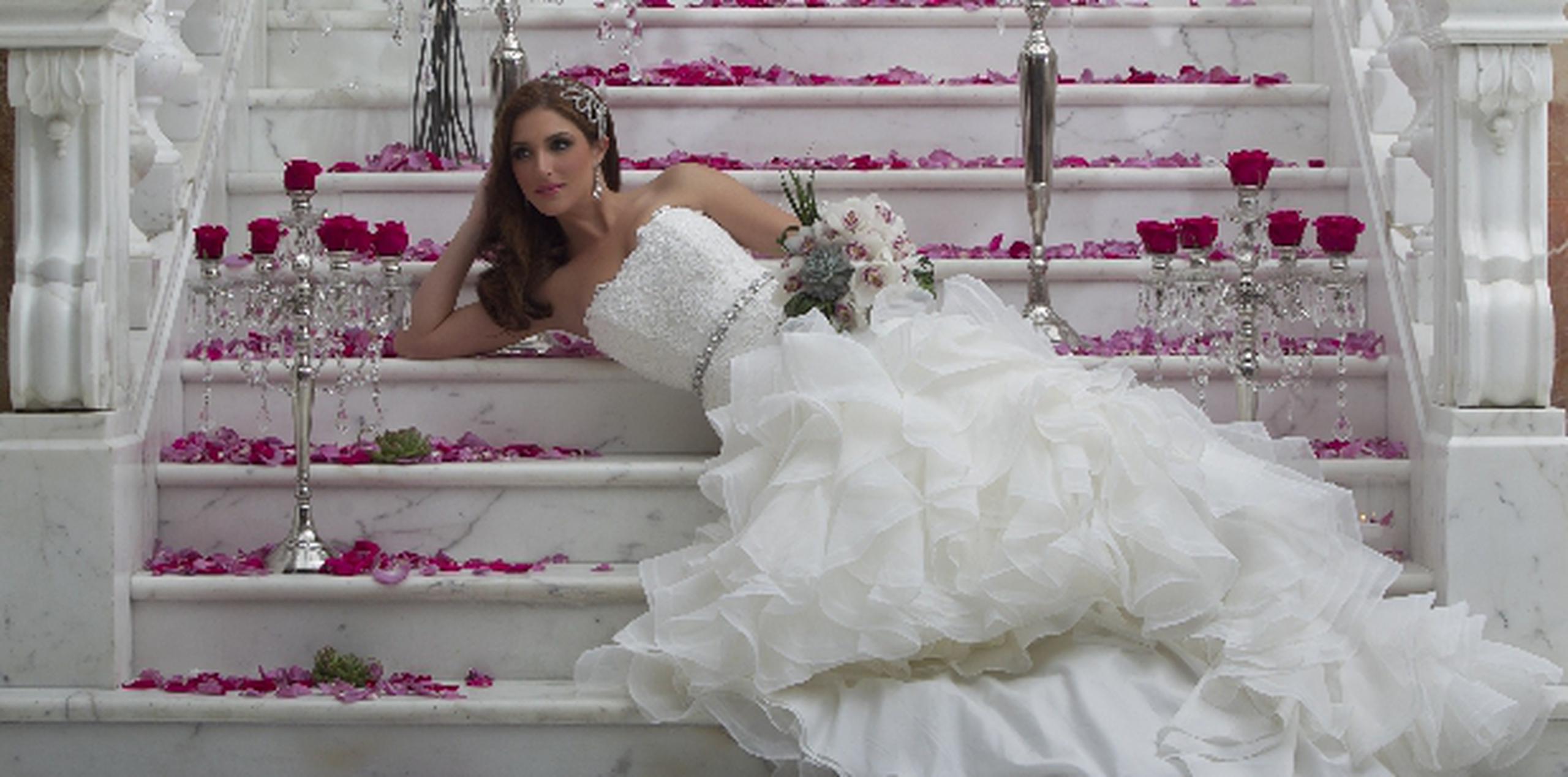Katiria Soto posa con las últimas tendencias en vestidos de novia. (andre.kang@gfrmedia.com)