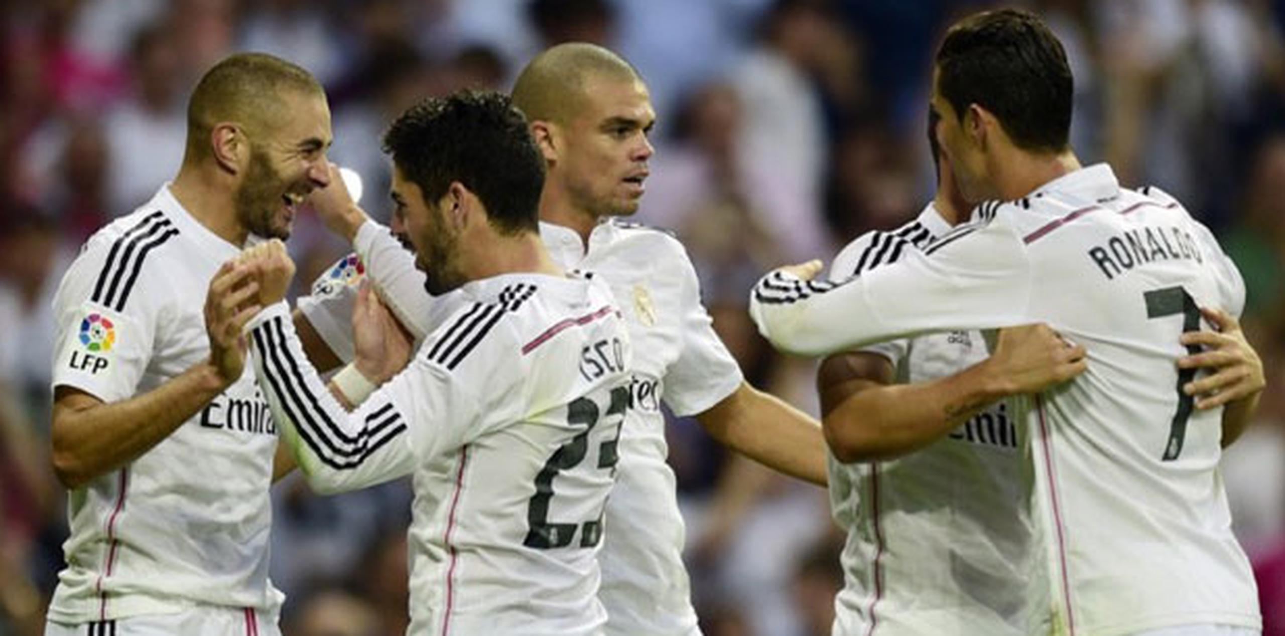 El Madrid respondió con rabia al tanto encajado y se lanzó al abordaje del arco defendido por Bravo. (AP)