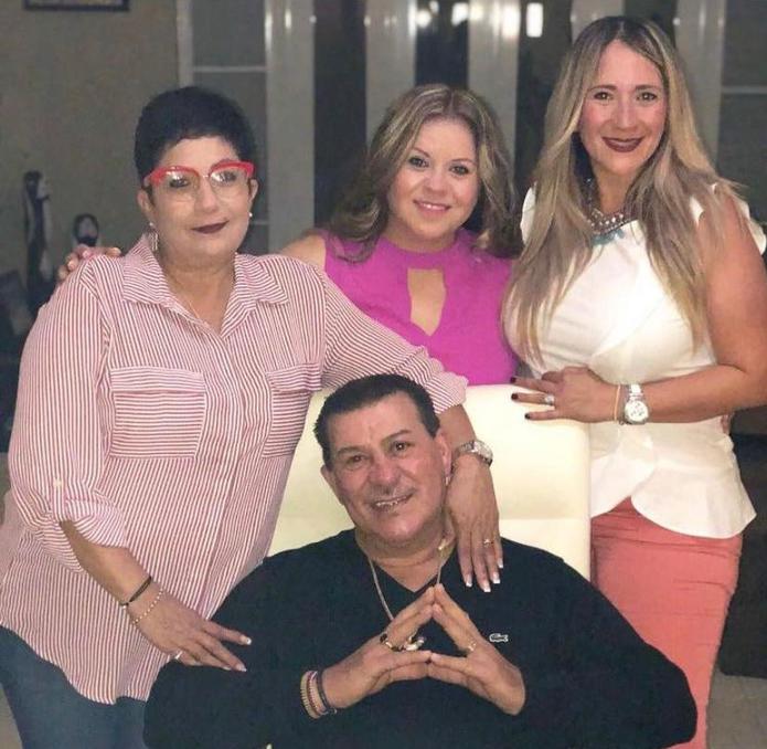 Sus hijas, Jessica (al centro) y Kisha, resaltaron al padre amoroso en la crianza con su esposa, Ivelisse “Ivy” Escobar (izquierda).