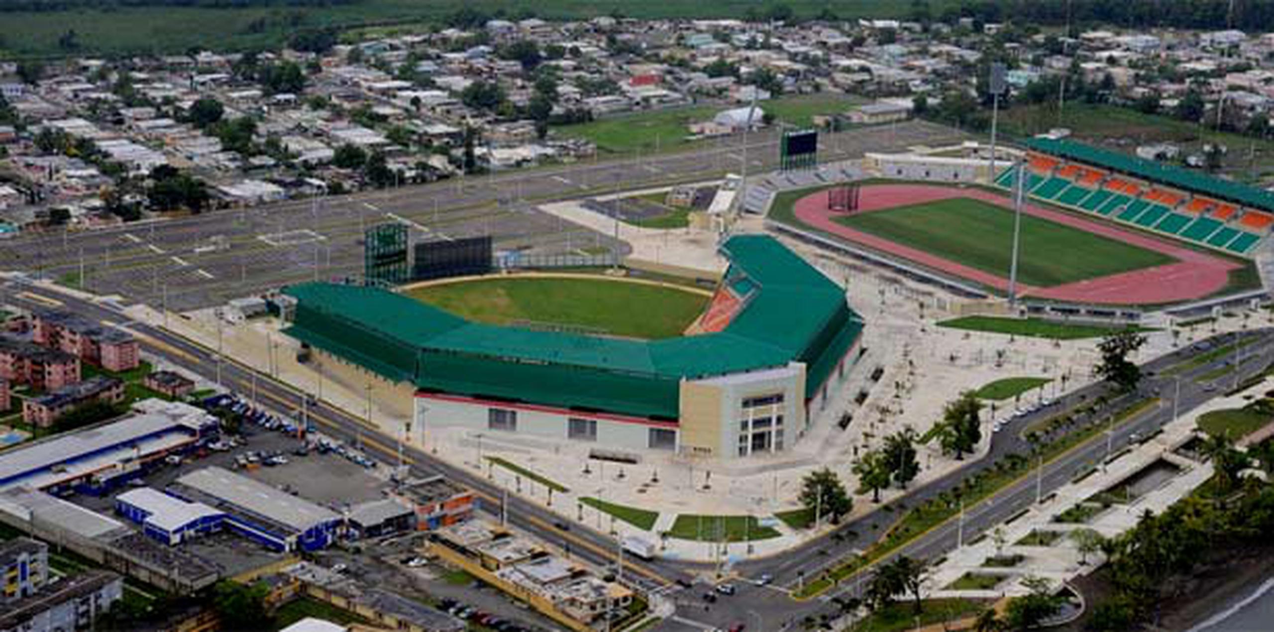 La superficie del estadio de atletismo de Mayagüez es nueva y se estrenará el 1 y 2 de abril, como parte de último evento clasificatorio de atletismo de las Justas. (Suministrada)