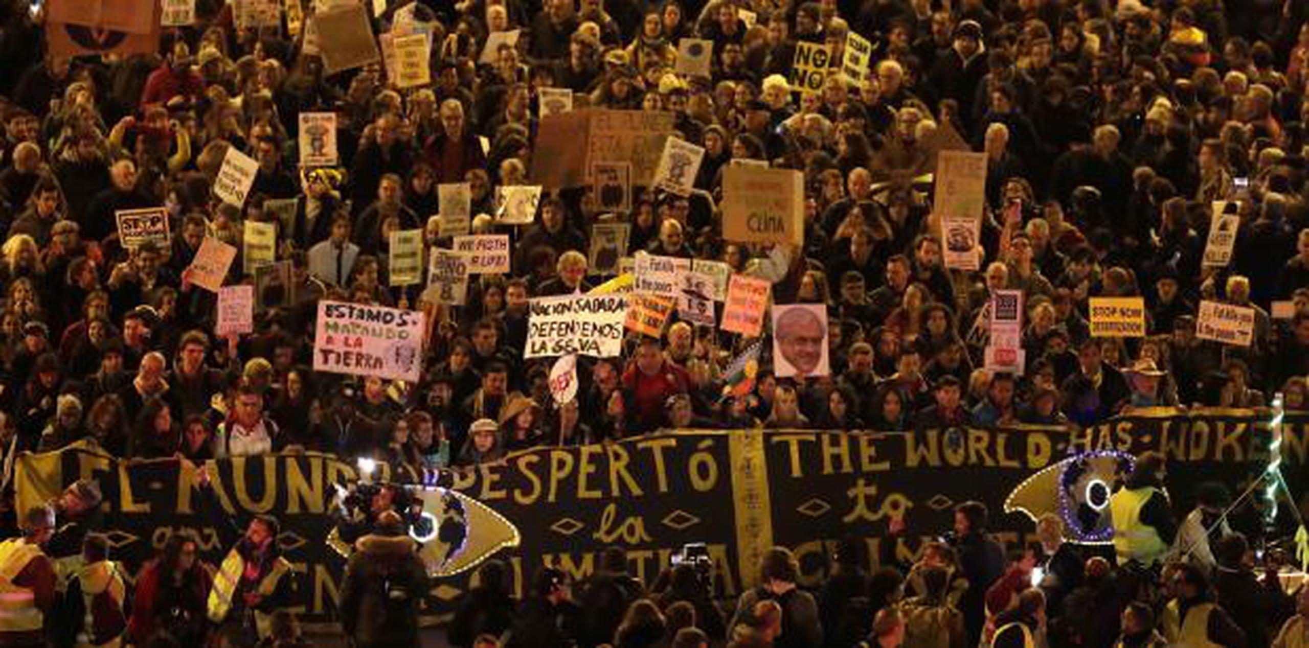 Una manifestación en la que destaca la frase "el mundo despertó", celebrada el viernes en Madrid sede de la cumbre de cambio climático. (AP)