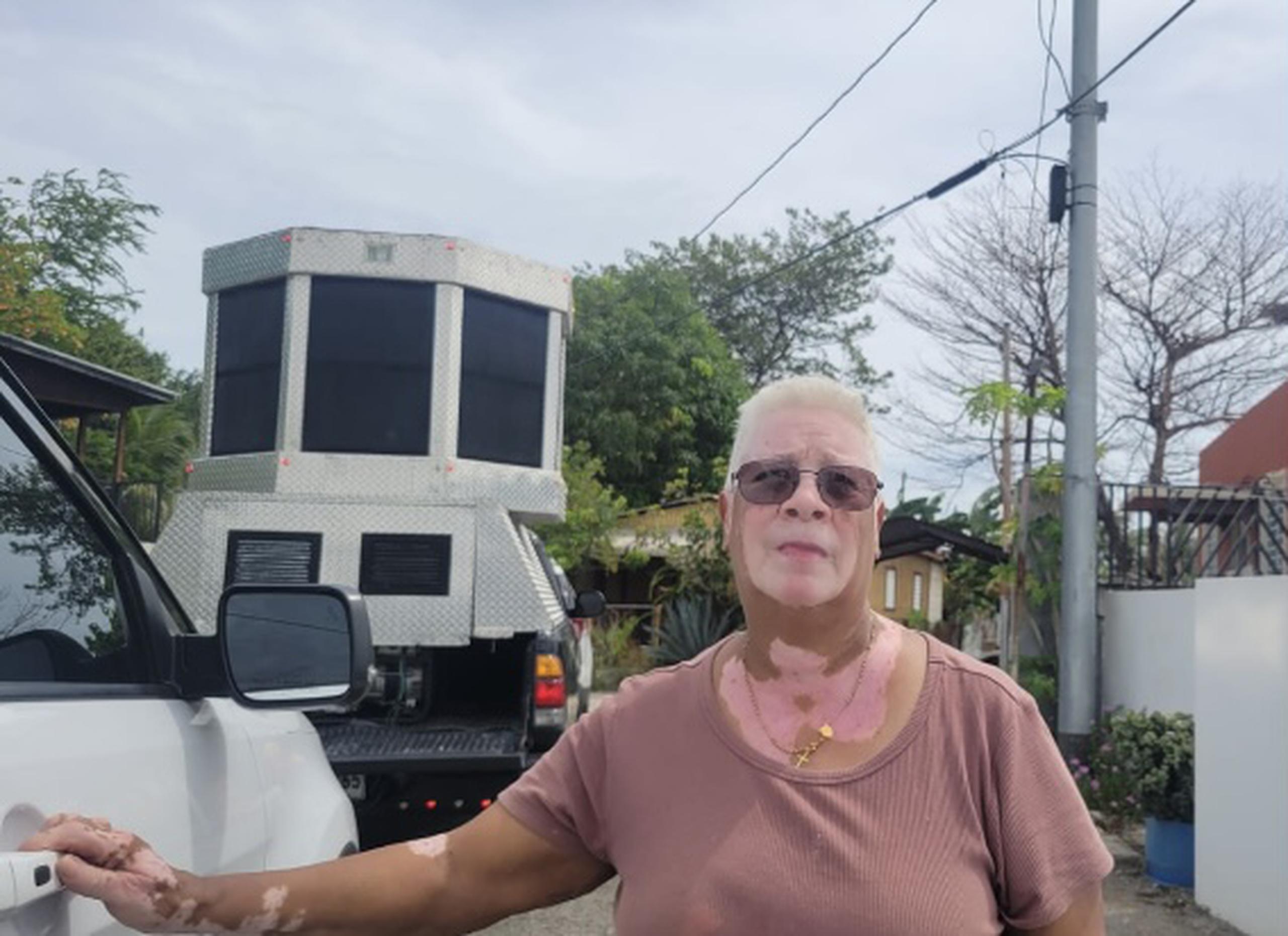 Ada Cruz Munoz, líder comunitaria del sector Calzada en Ponce, destacó su preocupación con los vecinos que viven más próximo a un caño en el lugar.