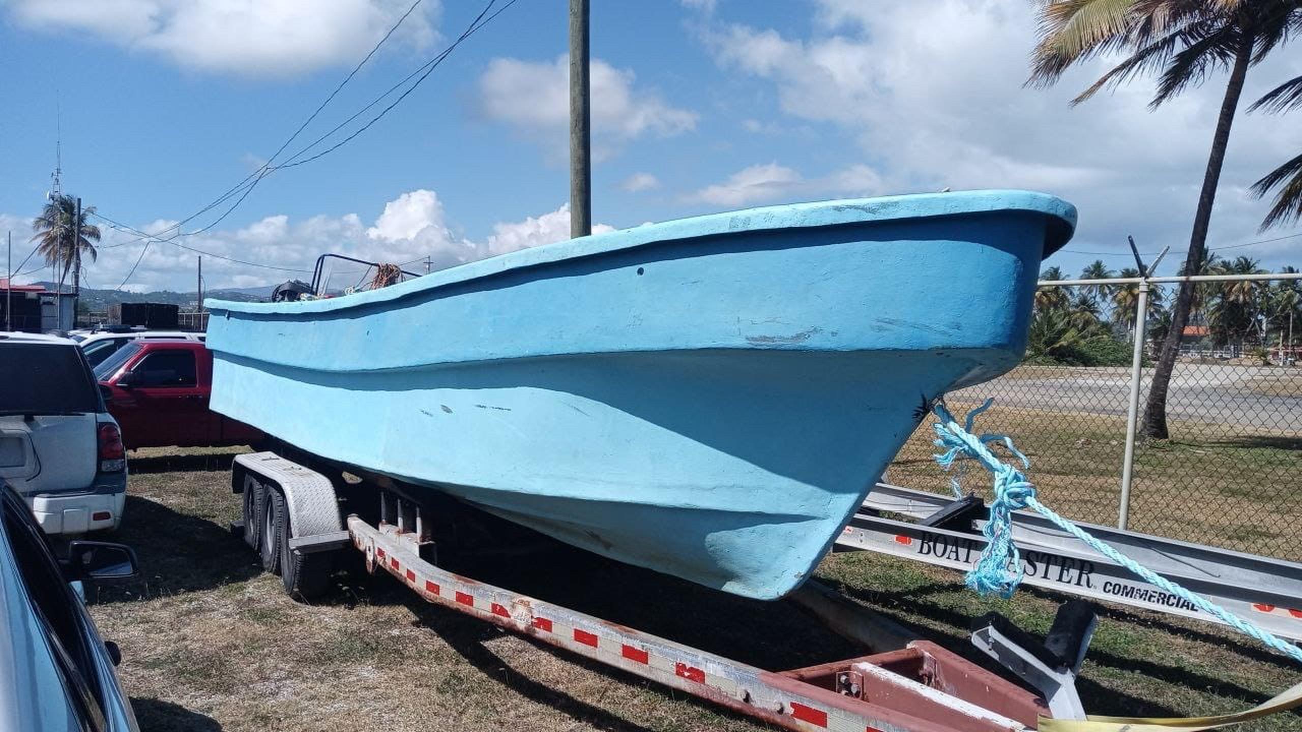 La embarcación con el cargamento de cocaína estaba navegando por la zona costera cercana a la urbanización Villa Palmira en Humacao, cuando fue avistada.