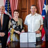 Gobierno firma acuerdo con puertos de Miami-Dade