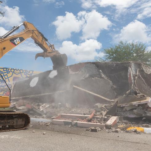 Demolición de casas en Guánica tras el terremoto