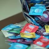 Marca de condones lanza campaña para frenar aumento de enfermedades de Transmisión Sexual