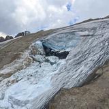 Aumentan a 9 los muertos bajo el glaciar italiano tras hallar tres cadáveres 