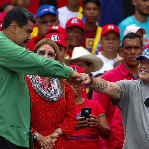 De luto Maduro por la partida de Maradona