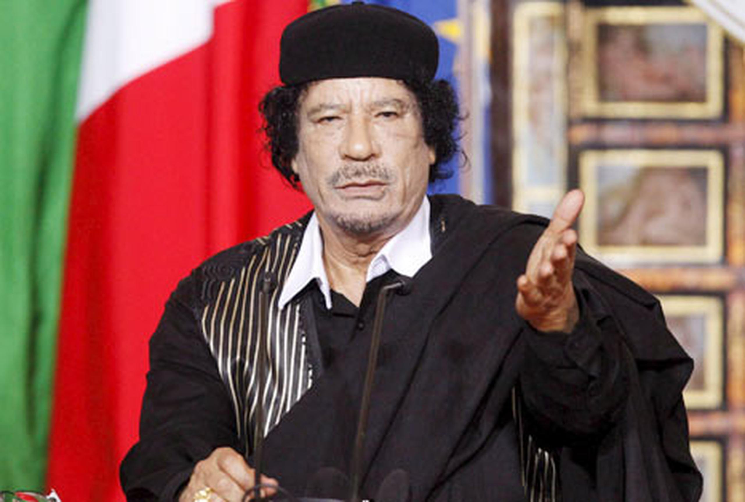 El presidente libio, Moamar Al Gadafi, recibirá asilo político de Uganda, si así lo desea. (Archivo)