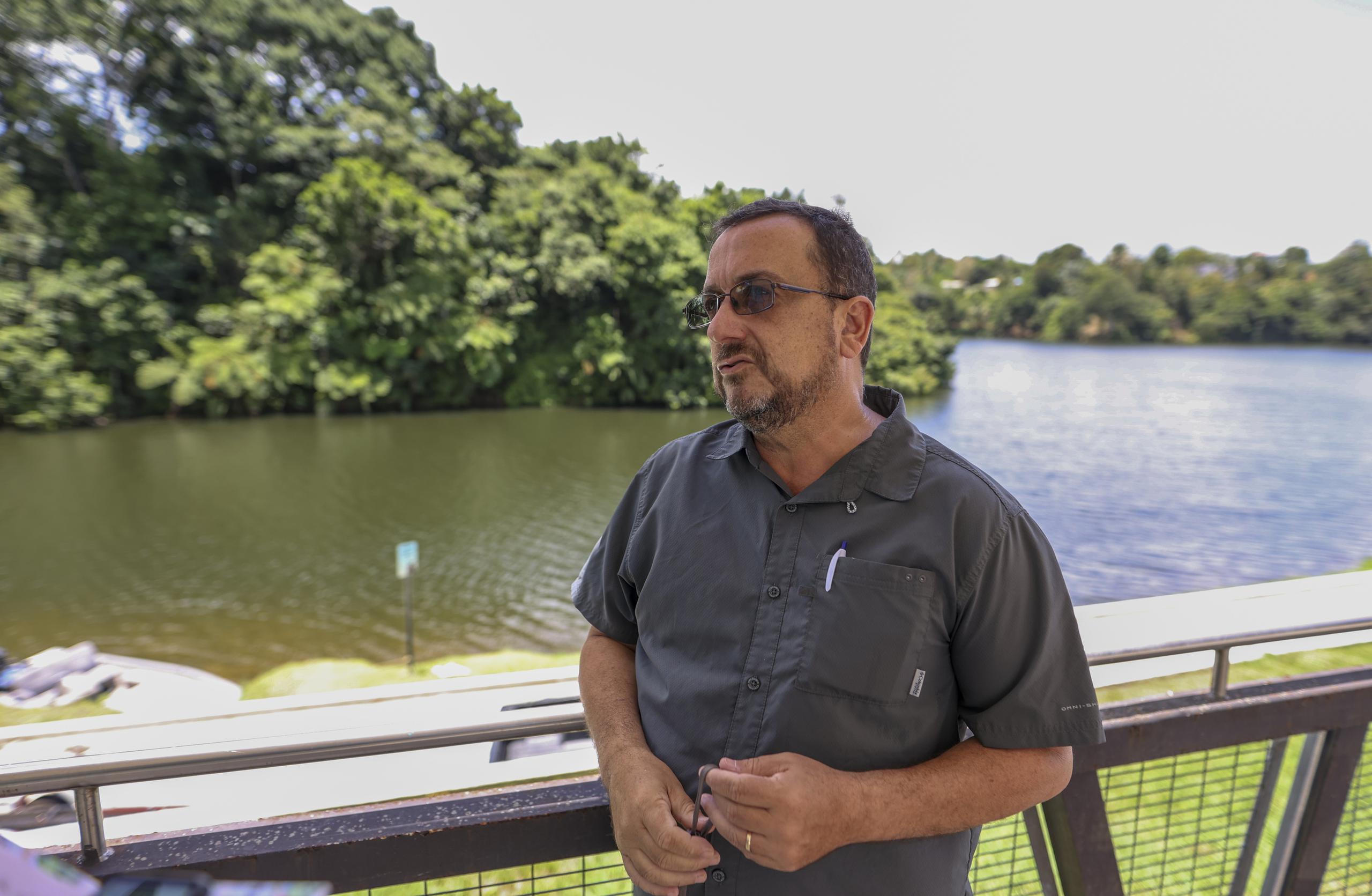 El profesor Jorge R. Ortiz Zayas, del Proyecto de Control Biológico, recalcó los esfuerzos realizados y por hacer para evitar la propagación de la planta acuática.