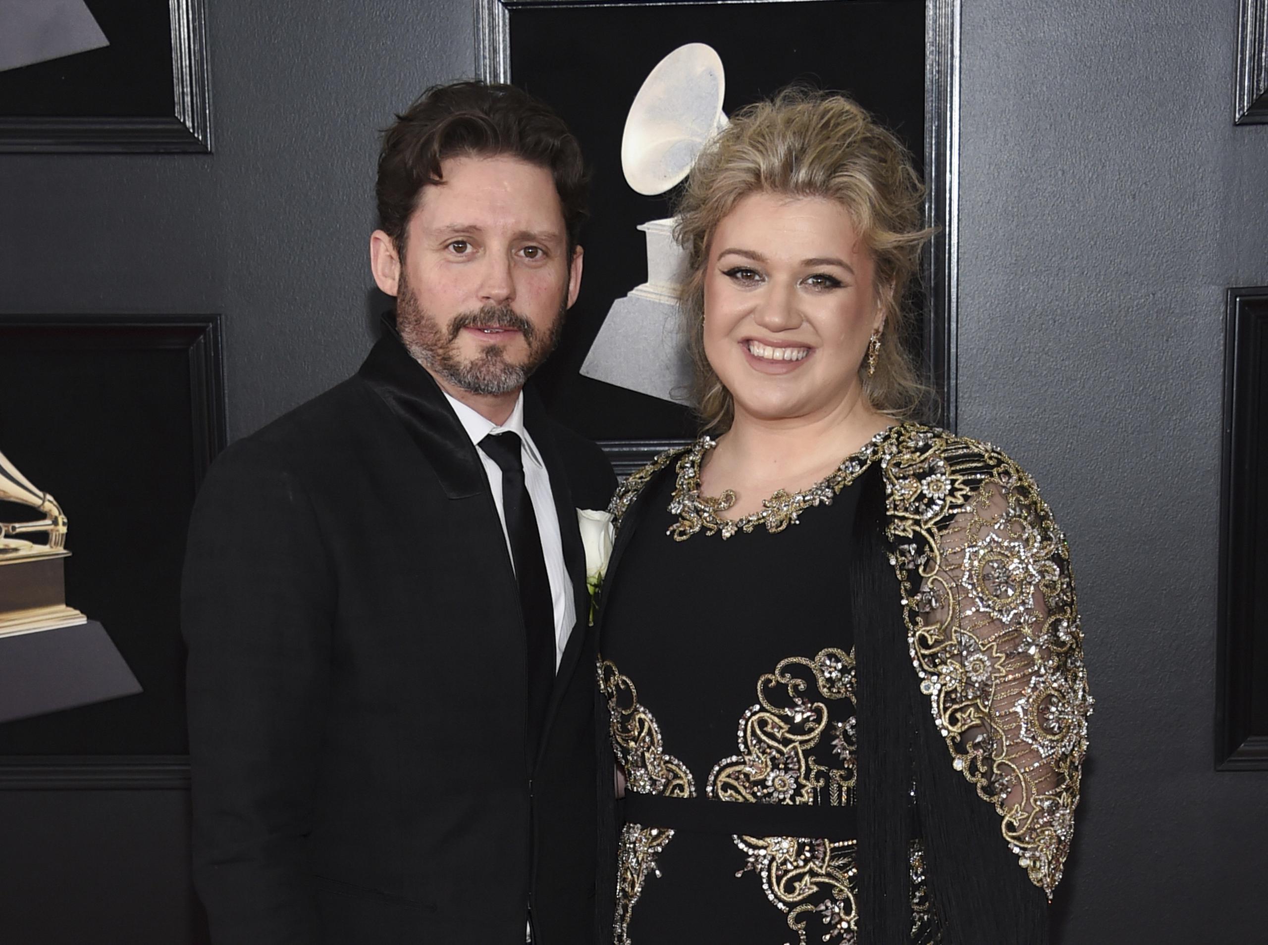 Kelly Clarkson y su esposo, Brandon Blackstock, en la 60ta entrega de los premios Grammy en Nueva York