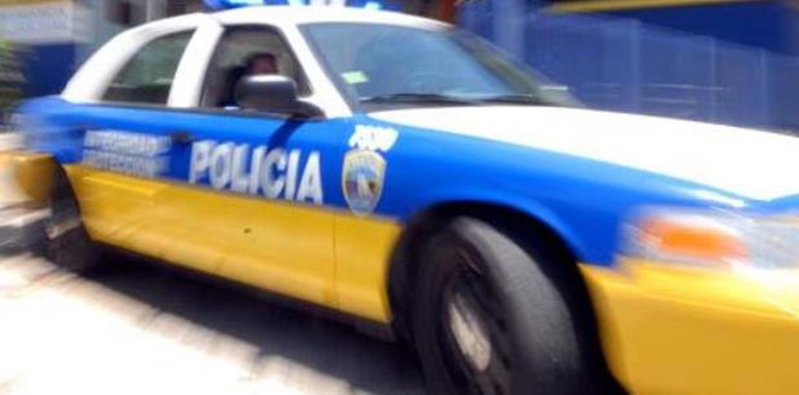 Personal de la División de Patrullas de Carreteras de San Juan junto al fiscal de turno investigan el accidente fatal. (archivo)

