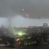 Impactante tornado toca tierra en Fort Lauderdale y hace volar botes en un muelle 