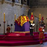 En capilla ardiente los restos de la reina Isabel II