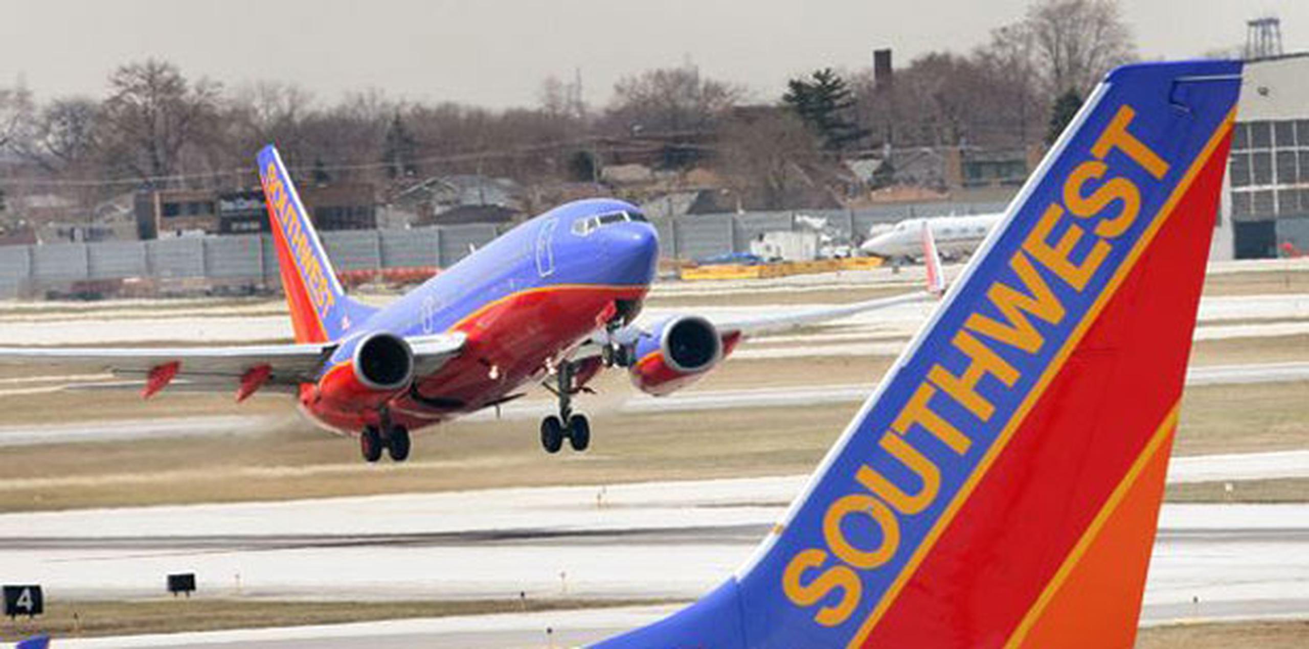 Los dos pilotos han negado las acusaciones y Southwest emitió un comunicado el sábado en el que rechazó colocar cámaras en los sanitarios de sus aviones. (Archivo)
