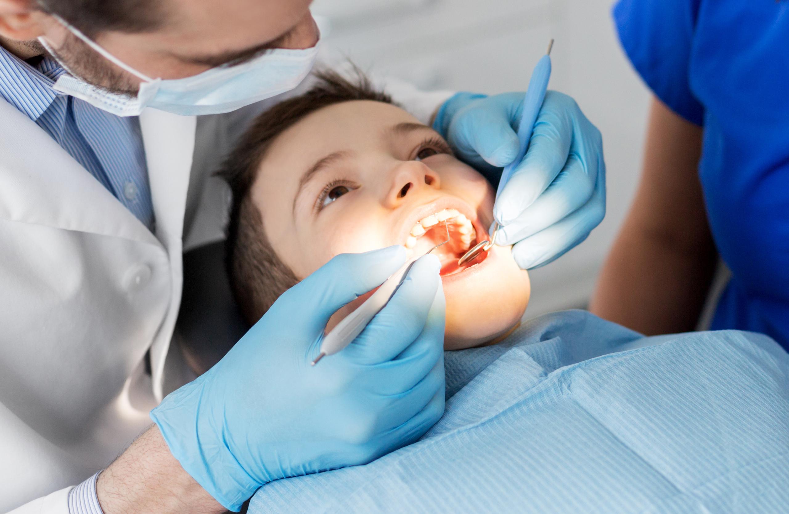 Los dentistas insisten en que las aseguradoras costeen este servicio para no pasarle el cargo a los pacientes.