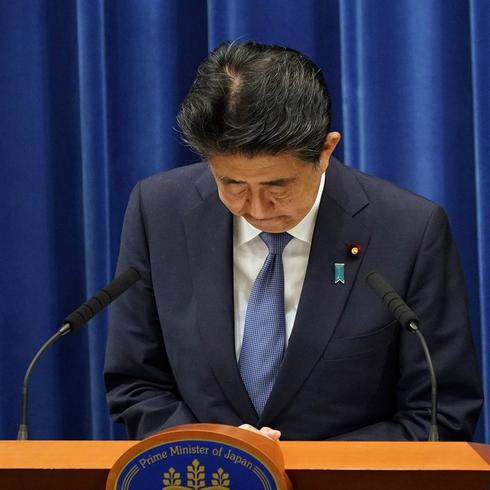 Extraña enfermedad causa la renuncia de Shinzo Abe
