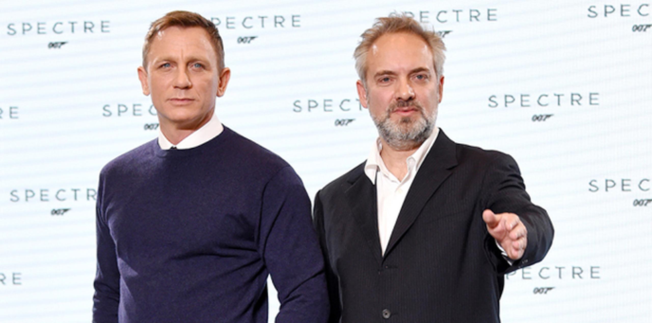 El actor Daniel Craig y el director Sam Mendes colaboran por segunda ocasión en la filmación de "Spectre". (Archivo)