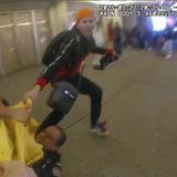 Imágenes de cámaras corporales muestran momentos previos a trifulca entre migrantes y policías en Nueva York