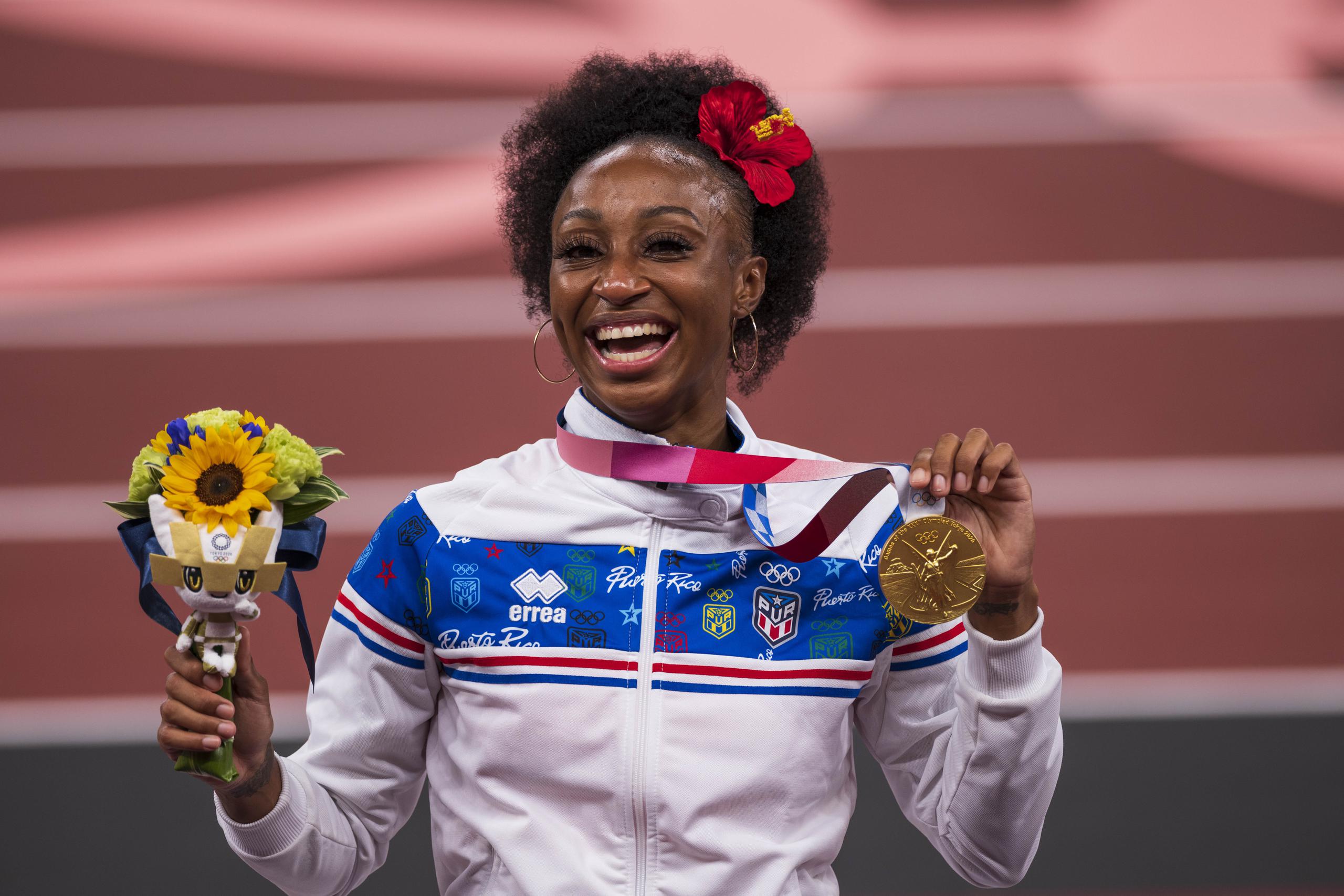 Jasmine Camacho Quinn es la segunda atleta boricua de Puerto Rico en ganar una medalla de oro en la historia del deporte isleño.