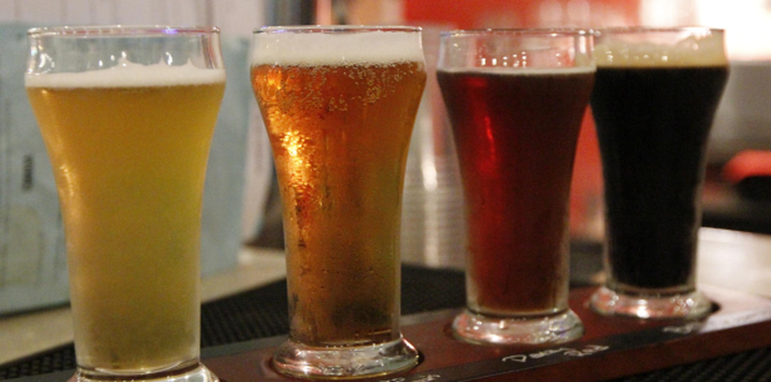 Una ley aprobada en 2015 prohíbe obtener una licencia para vender cervezas a menos que haya tenido un estatus legal en Estados Unidos o haya sido ciudadano estadounidense al menos un año.(Archivo)