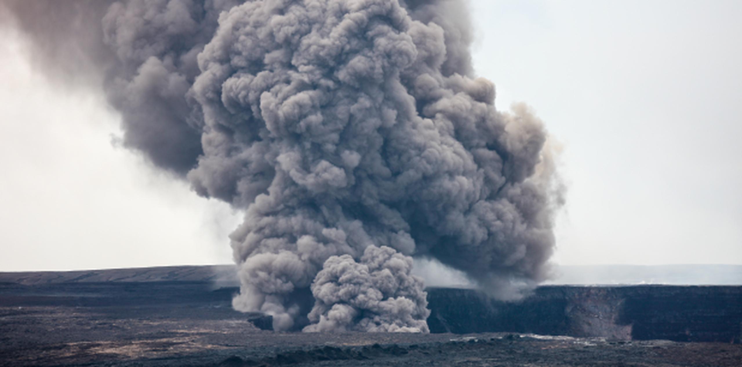 Expulsó lava fría, lodo y cenizas a hasta 164 pies metros de altura. (Shutterstock)