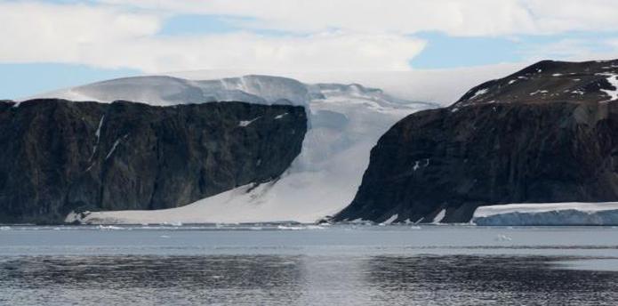 El problema con el descongelamiento del permafrost es que acelera el efecto del calentamiento global.  (Archivo)