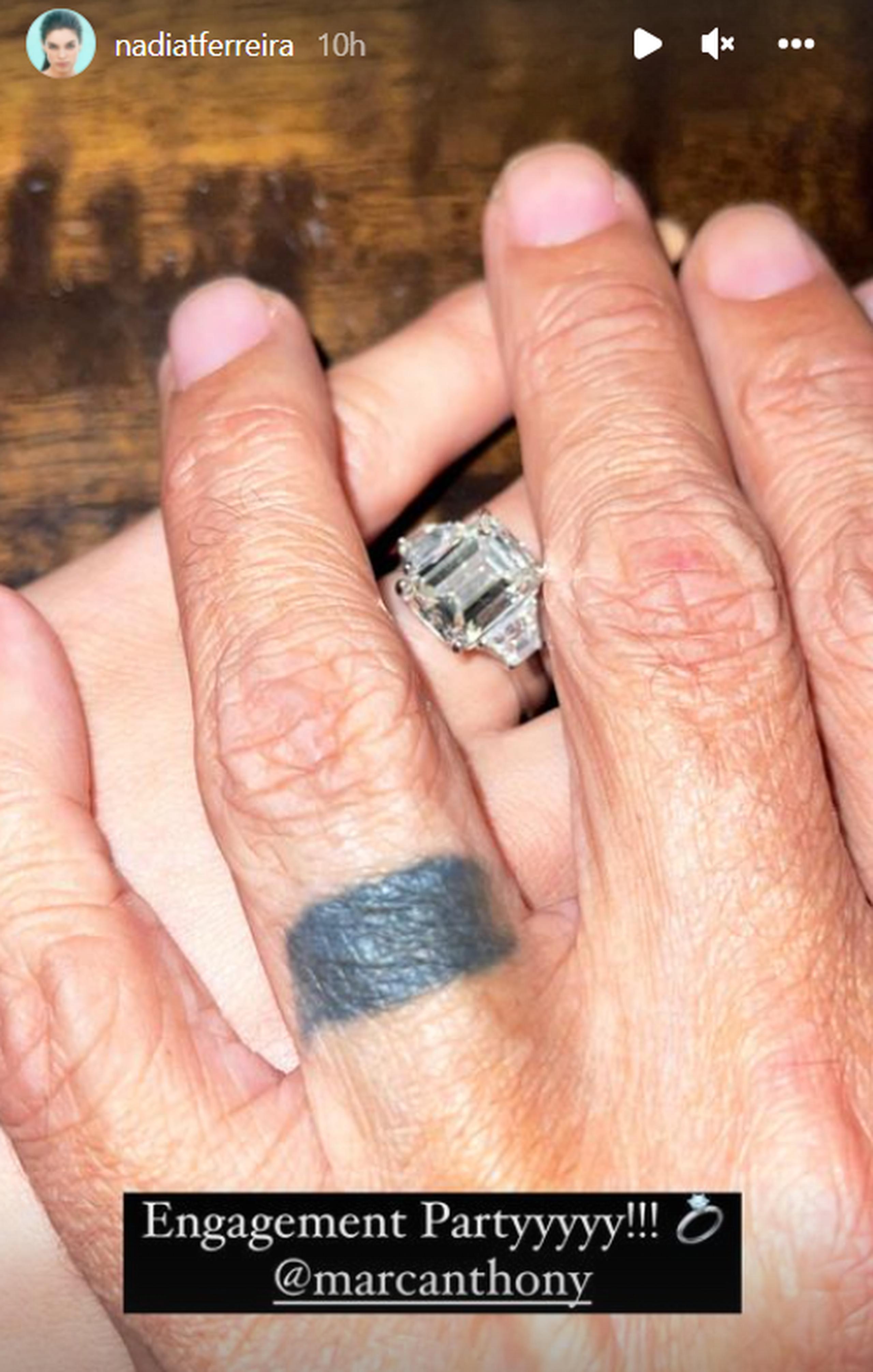 Nadia Ferreira compartió esta foto en la que mostró su anillo de compromiso.