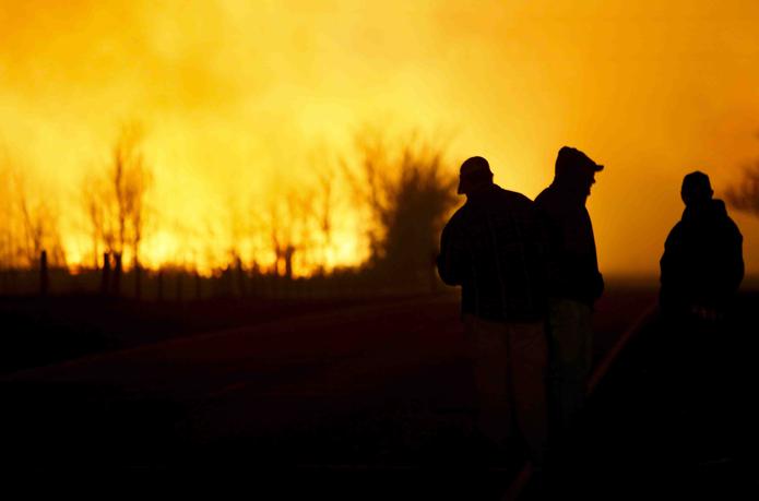 Se desconocen todavía las causas del incendio forestal. (AP)
