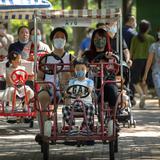 China permitirá que los padres puedan tener tres hijos para evitar crisis demográfica