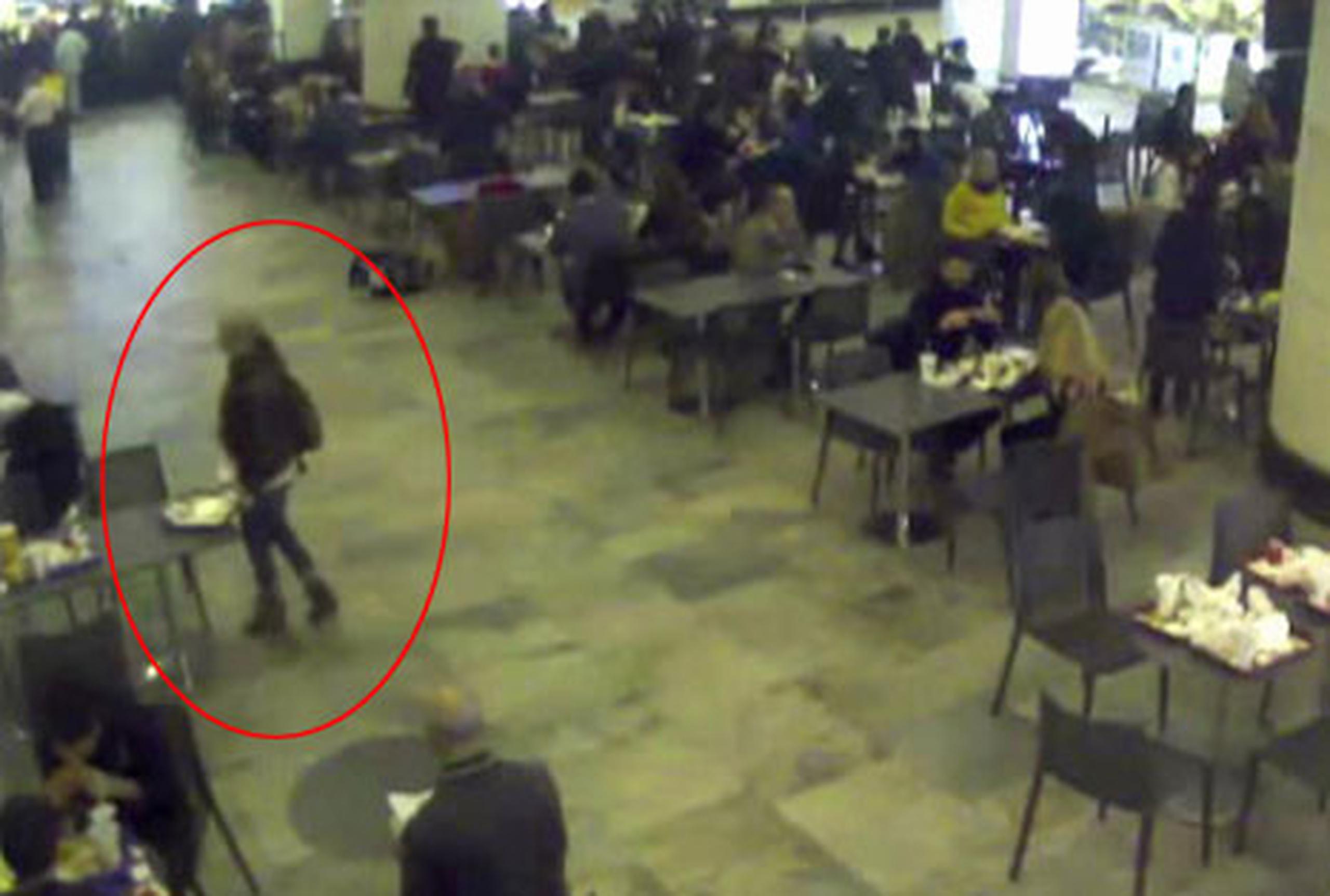 Autoridades turcas revelaron un vídeo de Sarai Sierra en un centro comercial. (AP)