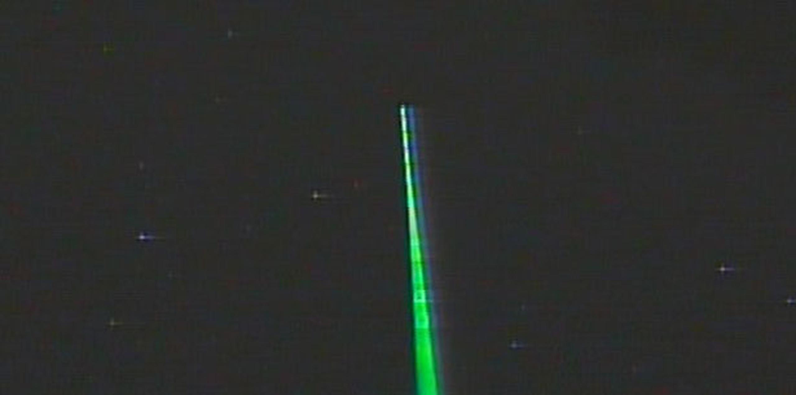 Algunos apuntadores de laser verdes y de menor potencia son utilizados durante actividades educativas para explicar la ubicación de objetos astronómicos. (Suministrada)