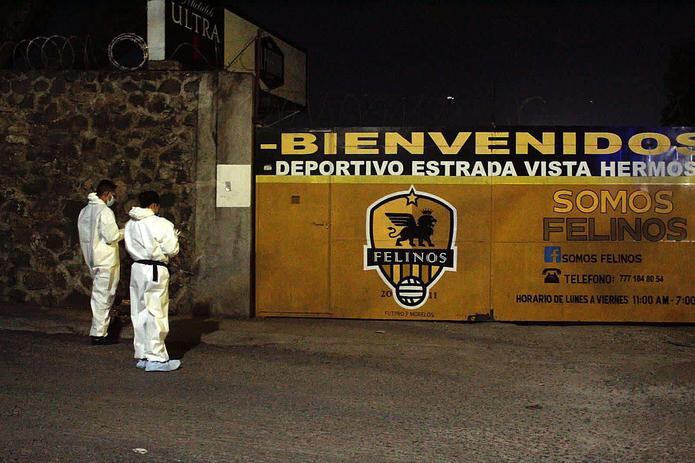 Peritos forenses laboran hoy, en la zona donde fue asesinada la actriz y modelo mexicana,Tania Mendoza, en la ciudad de Cuernavaca, en el estado de Morelos (México). EFE/Pablo Laín

